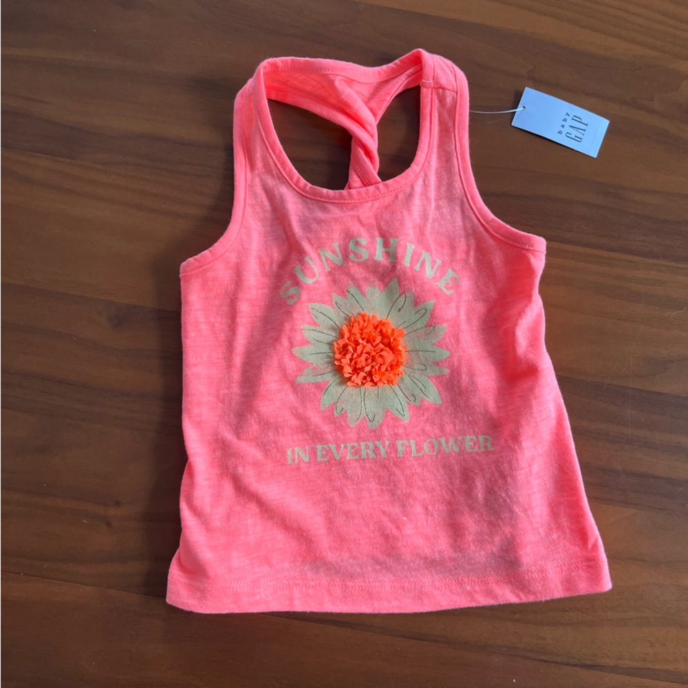 GAP | NWT screen tank with 3d flower size 3 years